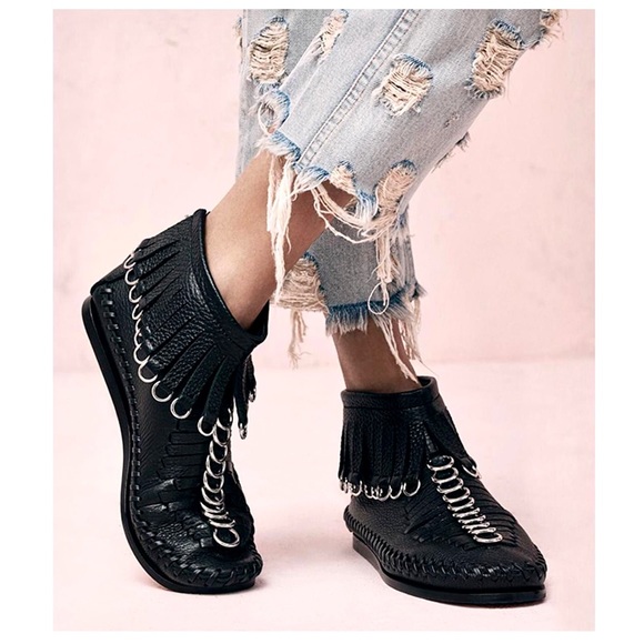 ✨🎉HP🎉✨ ALEXANDER WANG ‘Montana’ Black Leather Moccasin Fringe Boots | 38.5/8.5 - Picture 2 of 15